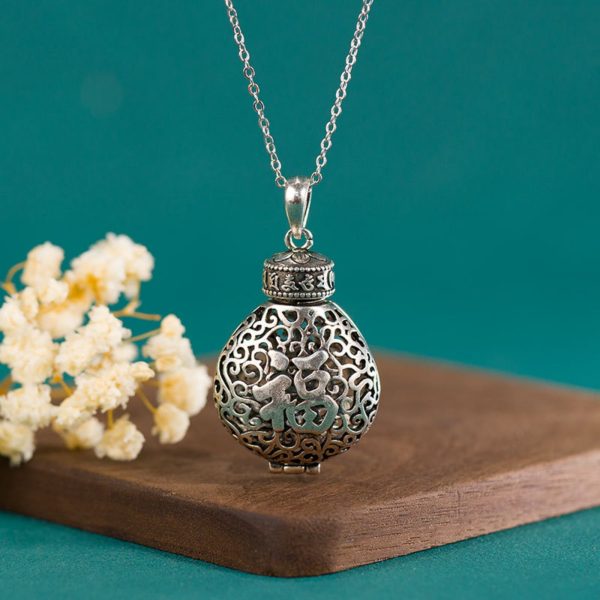 Mysterious gifts Lotus Flower "Fu" Scented Pendant Necklace