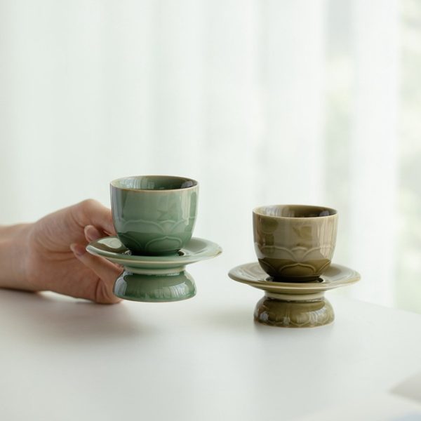 Mysterious gifts Yue Kiln Celadon Vintage Lotus Tea Cup