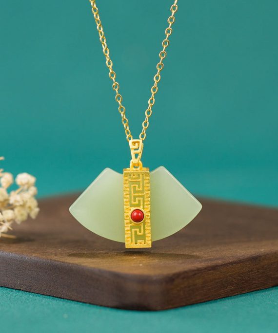 Mysterious gifts Fan-Shaped Vintage Jade Necklace