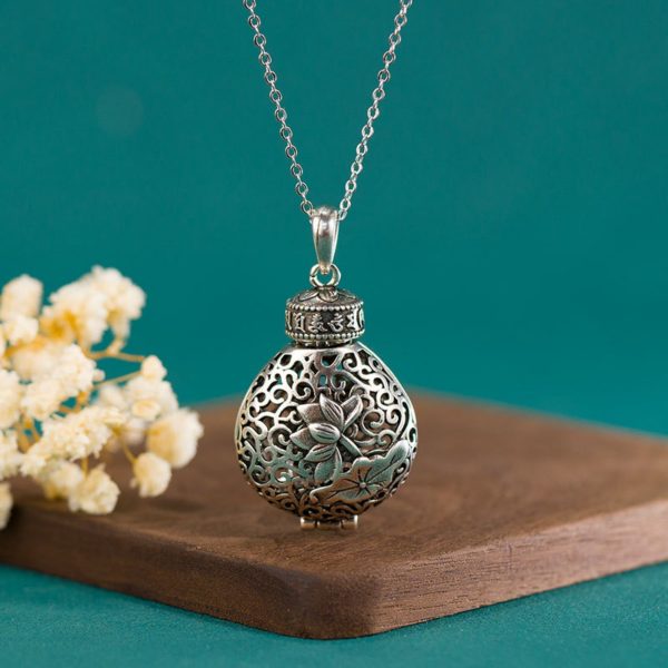 Mysterious gifts Lotus Flower "Fu" Scented Pendant Necklace