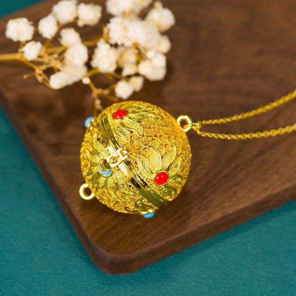 Mysterious gifts Hollow Gold-Plated Aromatherapy Pendant Necklace