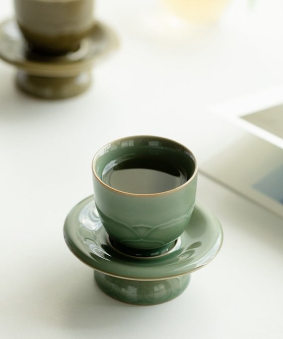 Mysterious gifts Yue Kiln Celadon Vintage Lotus Tea Cup