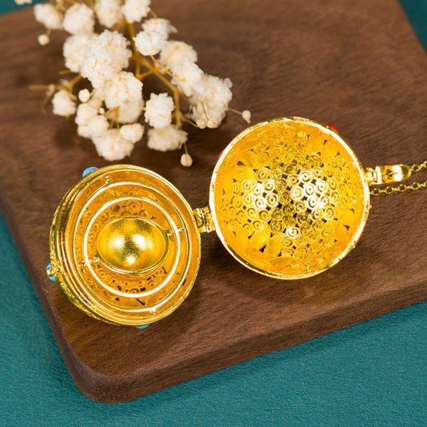 Mysterious gifts Hollow Gold-Plated Aromatherapy Pendant Necklace