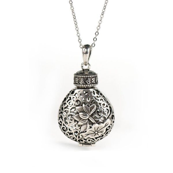 Mysterious gifts Lotus Flower "Fu" Scented Pendant Necklace
