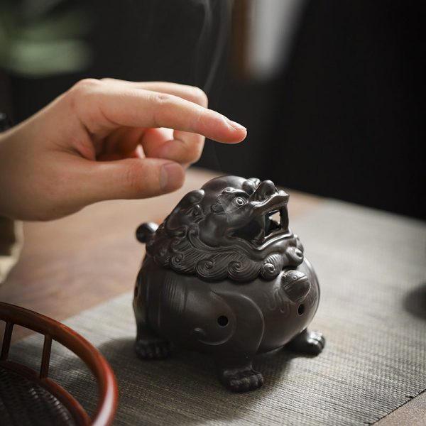 Mysterious gifts Auspicious Suanni Ceramic Incense Burner