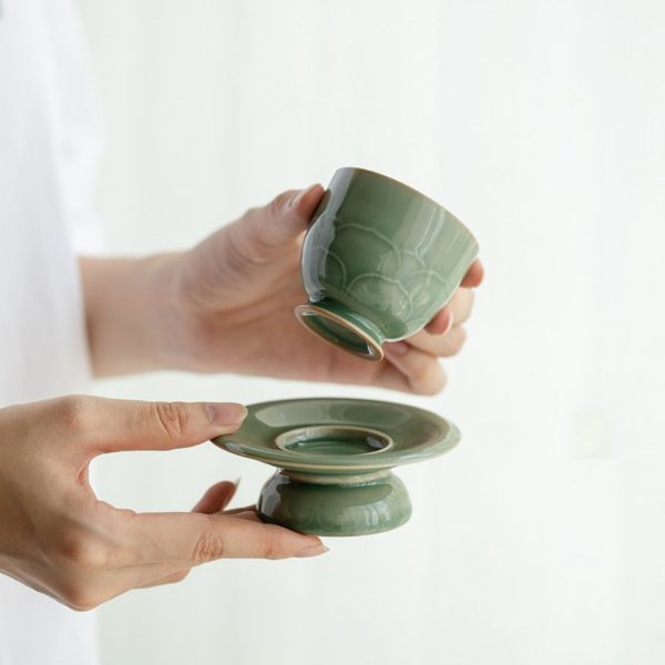 Mysterious gifts Yue Kiln Celadon Vintage Lotus Tea Cup