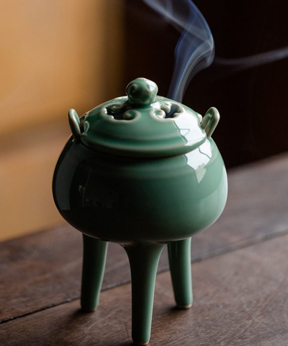 Mysterious gifts Yue Kiln Zen Three-legged Incense Burner