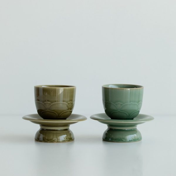 Mysterious gifts Yue Kiln Celadon Vintage Lotus Tea Cup