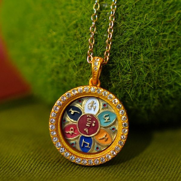 Mysterious gifts Modern Style Round Green Tara Thangka Pendant Necklace