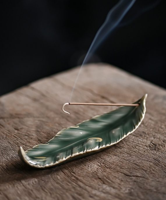 Mysterious gifts Feather-Shaped Handmade Ceramic Incense Holder