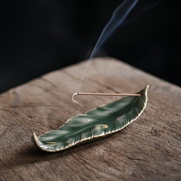 Mysterious gifts Feather-Shaped Handmade Ceramic Incense Holder