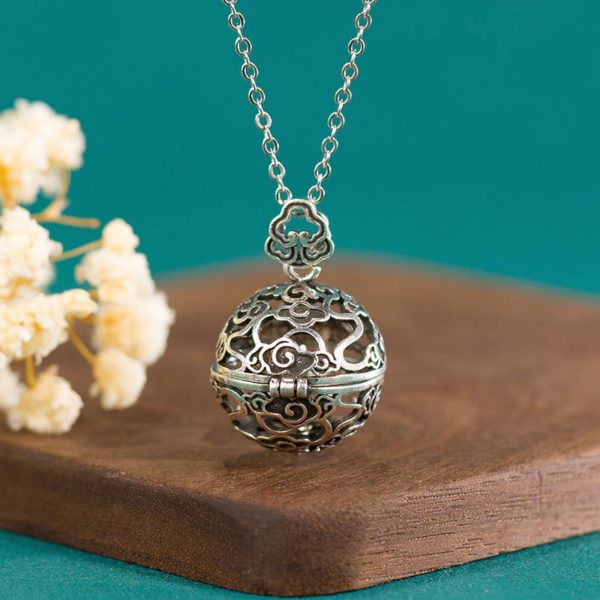 Mysterious gifts Hollow Cloud Carving Scented Pendant Necklace