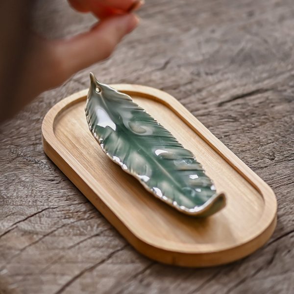 Mysterious gifts Feather-Shaped Handmade Ceramic Incense Holder