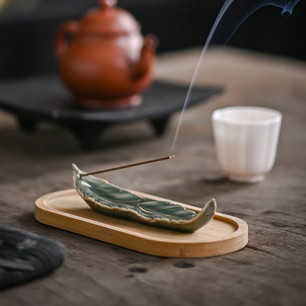 Mysterious gifts Feather-Shaped Handmade Ceramic Incense Holder