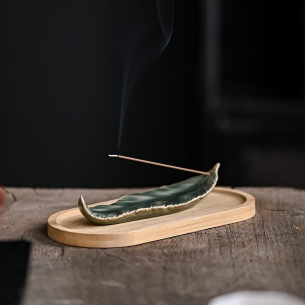 Mysterious gifts Feather-Shaped Handmade Ceramic Incense Holder