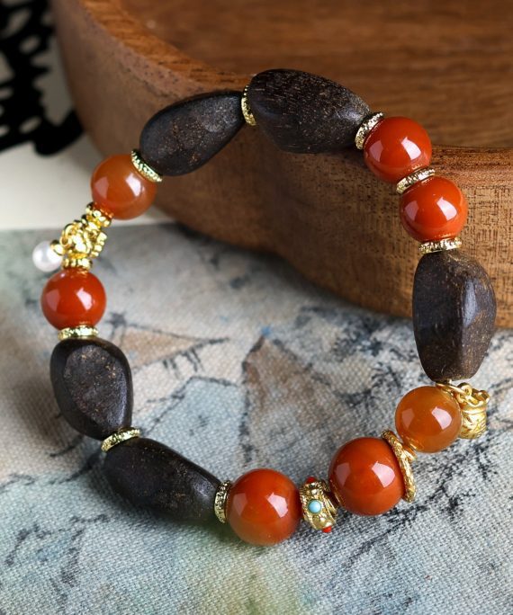Handcrafted Nanhong Agate and Aloeswood Women's Bracelet